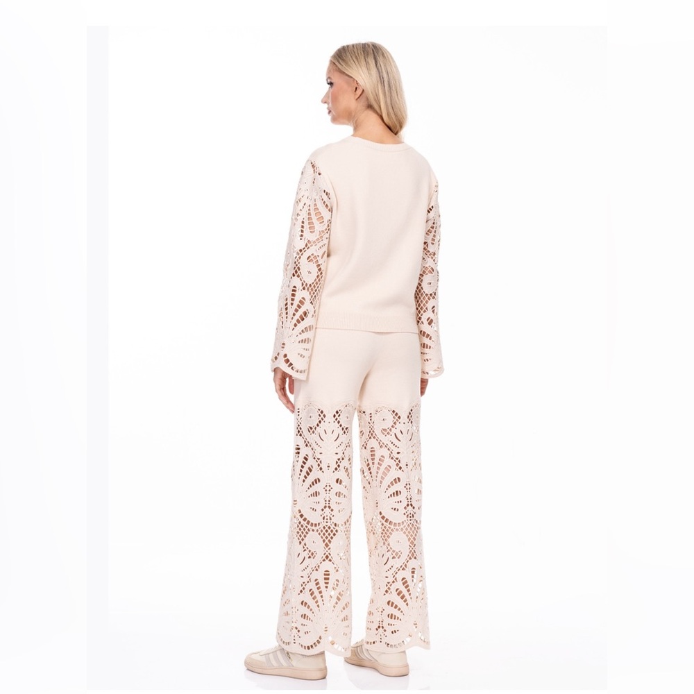 246 ‘Thalia’ Elegant Cream Eyelet Lace & Knit Women's Set - Picture 2 of 2